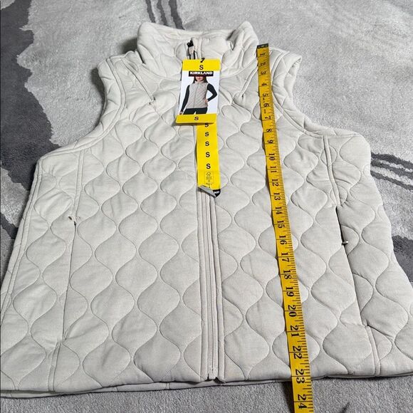 Kirkland Signature Beige Quilted Vest - Picture 8 of 10